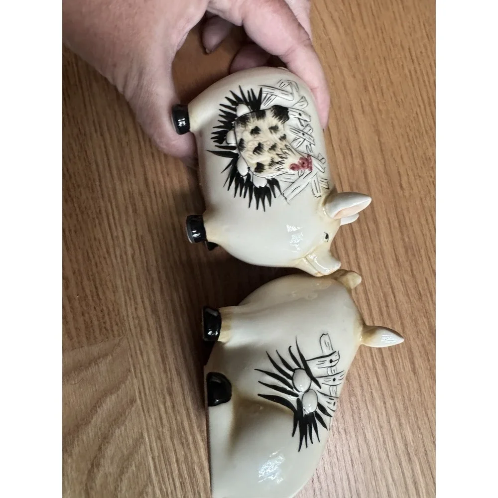 Farmhouse Pig Salt and Pepper Shakers with Metal Basket Caddy Kitchen Decor